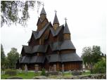 (14/122): Kościół klepkowy w Heddal jest największm kościółkiem drewniany w Norwegii XII w 3 wierze, 64 dachy.<br>2005-08-13