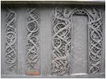 (96/122): Urnes detal - Legendarny jesion Yggdrasil, oś Kosmosu wikingów, żywił swymi liśćmi cztery jelenie. <br>2005-08-20