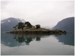 (98/122): Lustrafjorden - To ostatni kajakowy akcent wyprawy, pokonany z Urnes do Luster.<br>2005-08-20