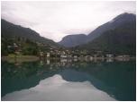(100/122): Lustrafjorden - Fiord zasługuje na swą nazwę - jest gładki jak lustro.<br>2005-08-20