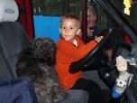 (1/50): Nad jeziorem Glebas, Michał wygospodarował jeszcze chwilę na zabawę w kierowcę.<br>2006-08.02.