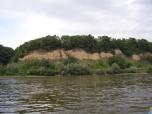 (12/88): Na brzegach pojawiają się skały.