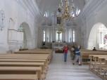 (6/61): Szawle, skromne wnętrze świątyni.