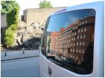 (66/83): Na koniec wycieczki zwiedzamy Helsinki: wydrążony w skale kościół Temppeliaukio jest umieszczony w dzielnicy ceglanych domów.<br>2014-08-07