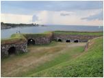 (82/83): Teraz Suomenlinna jest obiektem kultury wpisanym na listę dziedzictwa UNESCO i służy tylko zwiedzającym.<br>2014-08-07