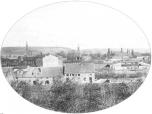 (22/22): Włocławek.<br>fot. n.n., pocz. XX w. <br>Widok ogólny miasta w kierunku północnym. Na pierwszym planie Fabryka Fajansu Teichfelda i Asterbluma (zał. w 1882 r.), w głębi widoczne: bazylika katedralna, kościół ewangelicki, klasztor O.O. Franciszkanów-Reformatów. Fotografia wykonana z Dworca Kolejowego.